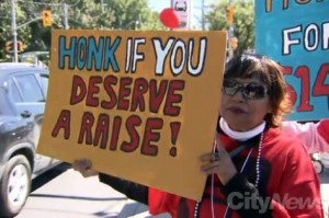 Protesters call for an increase in Ontario's minimum wage at a rally in Toronto on Sept. 14, 2013.  (photo courtesy of CITYNEWS)